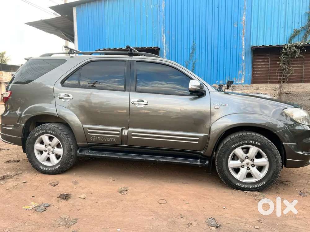 Toyota Fortuner 2011 Diesel 240000 Km Driven