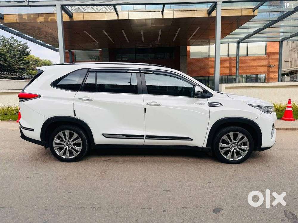 Toyota Innova Hycross 2.0 ZX (O) Hybrid 7 STR, 2023, Petrol