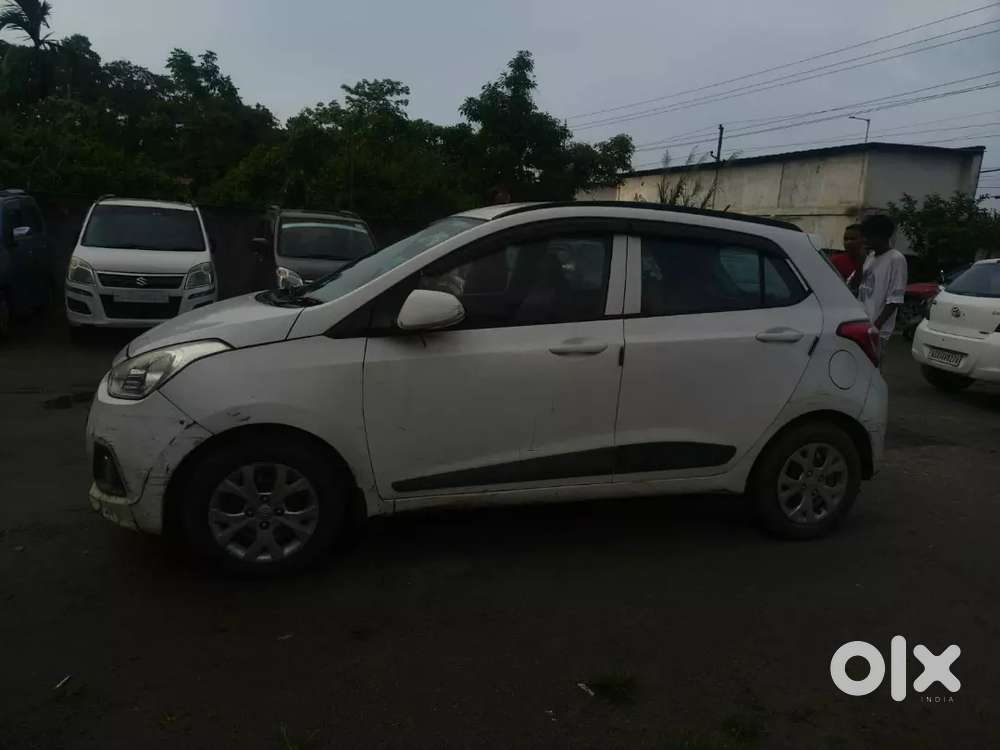 Hyundai Grand I10 Prime 2015 White Colour Petrol 90000 Km Driven