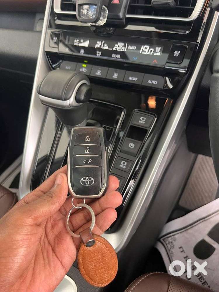 Toyota Innova Hycross 2.0 Zx (o) Hybrid 7 Str, 2024, Petrol