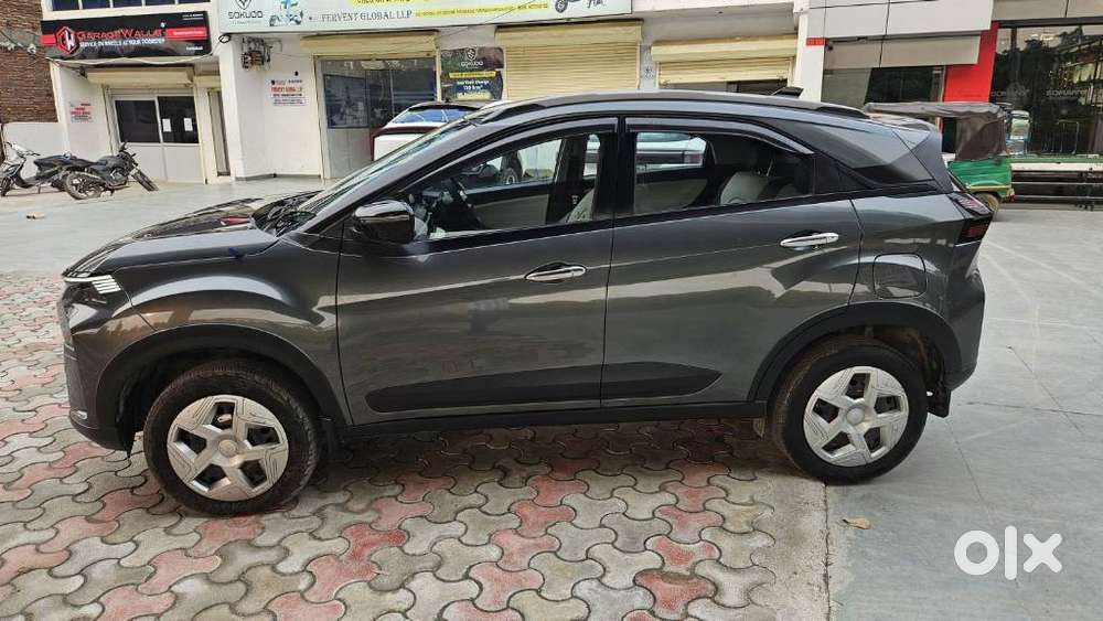 Tata Nexon Pure 1.2 S Revotron Petrol 6 Mt, 2025, Cng & Hybrids