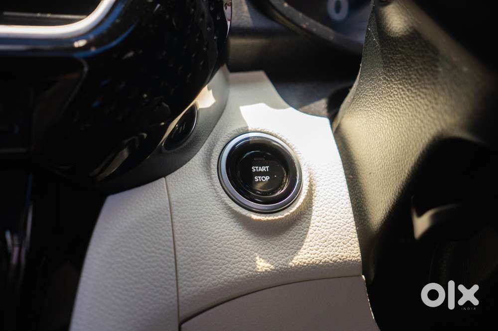 Mahindra Xuv 3xo Ax7l Petrol Mt, 2025, Petrol