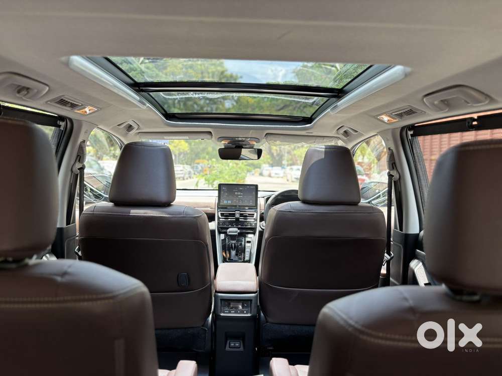 Toyota Innova Hycross 2.0 Zx (o) Hybrid 7 Str, 2025, Petrol