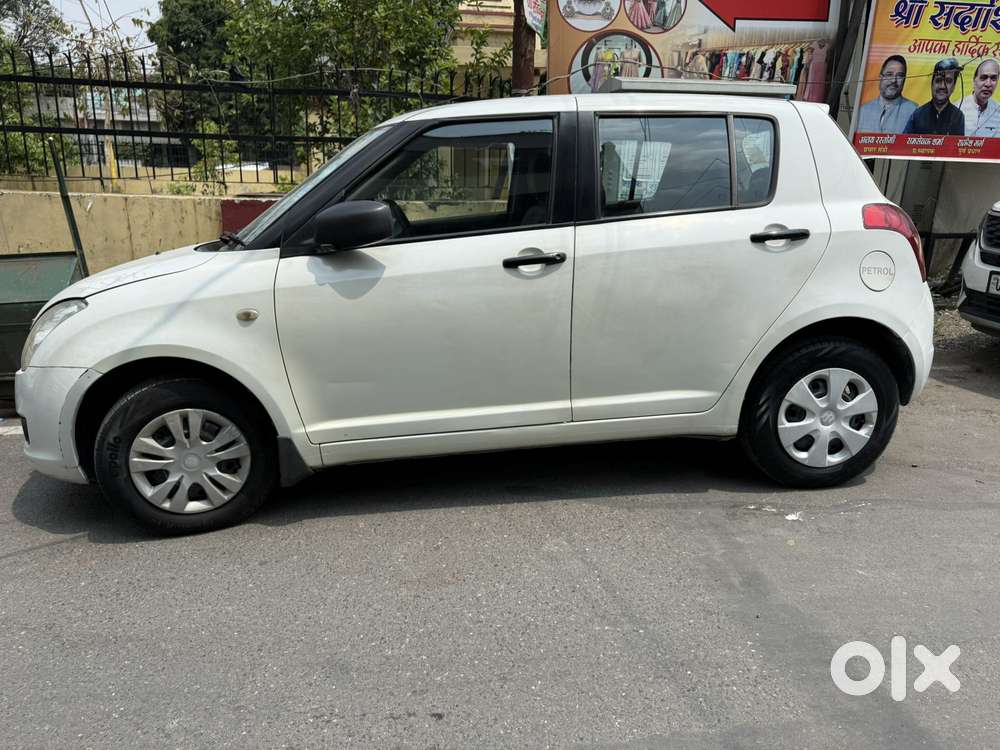 Maruti Suzuki Swift Vxi 1.2 Abs Bs-iv, 2011, Petrol