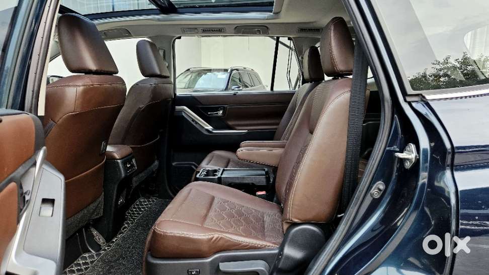 Toyota Innova Hycross 2.0 Zx Hybrid 7 Str, 2023, Petrol