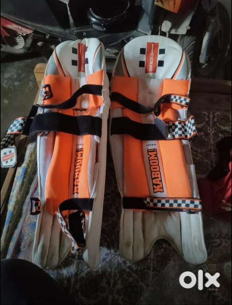 Cricket pad and gloves