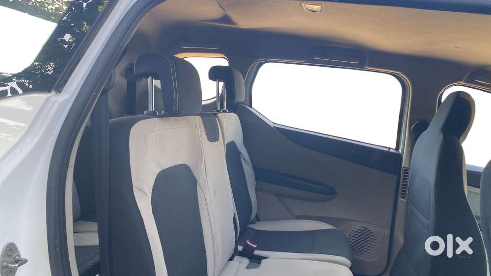 Renault Triber Rxt, 2022, Petrol