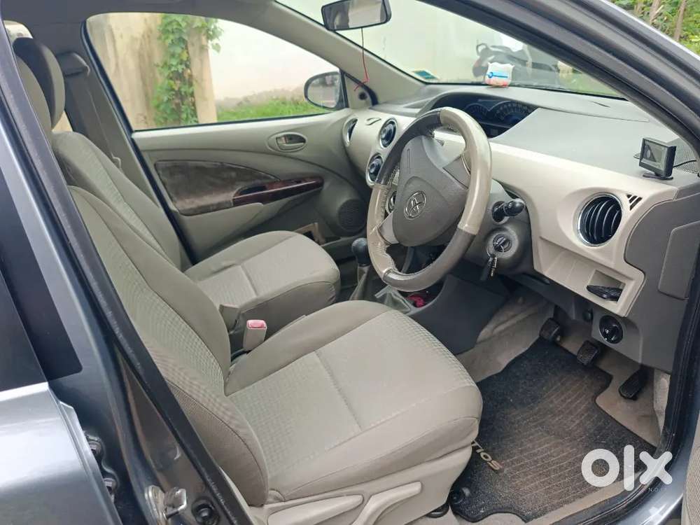 Toyota Etios Liva V Limited 2013