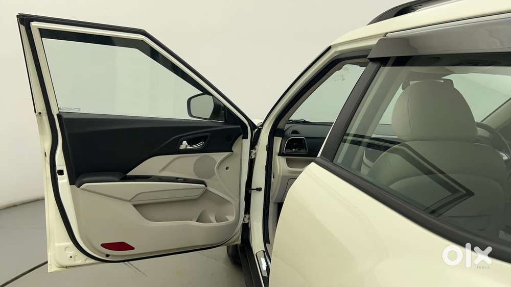 Mahindra Xuv300 W8 (o) 1.5 Diesel Amt, 2023, Diesel