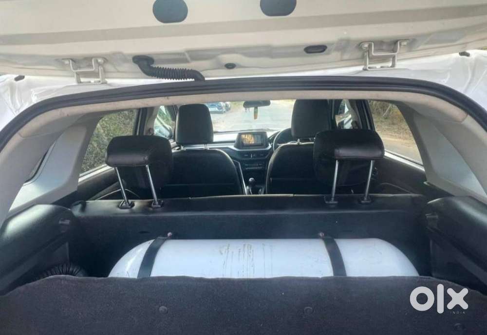 Maruti Suzuki Brezza 1.5 Vxi Cng, 2023, Cng & Hybrids