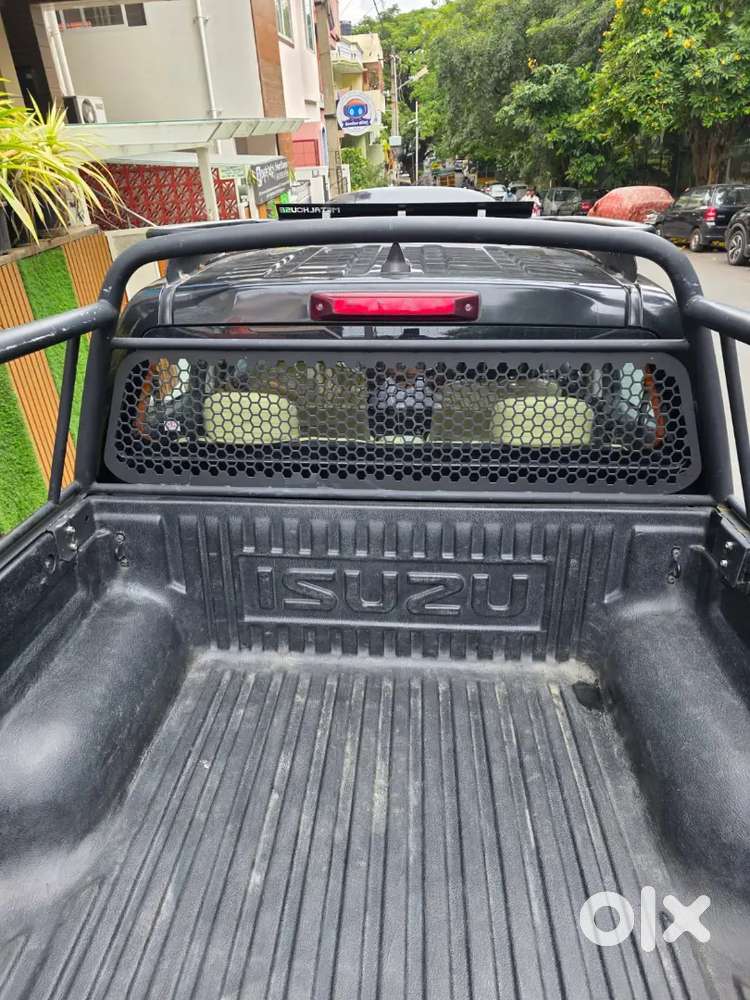 2022 Isuzu V-cross 2wd At Z  37,750 Km  Auto Diesel  Insurance 2026