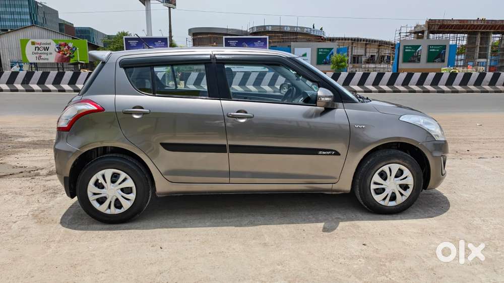 Maruti Suzuki Swift Vxi + Manual, 2017, Petrol