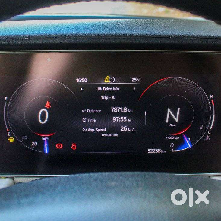 Mahindra Xuv700 2.0 Ax 5 Petrol Mt Str, 2022, Petrol