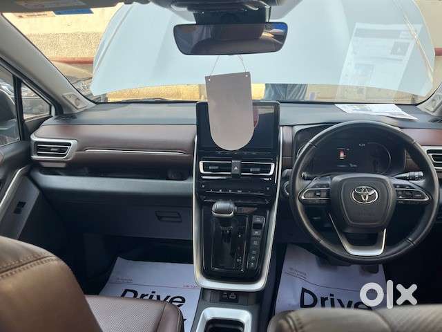 Toyota Innova Hycross 2.0 Zx (o) Hybrid 7 Str, 2023