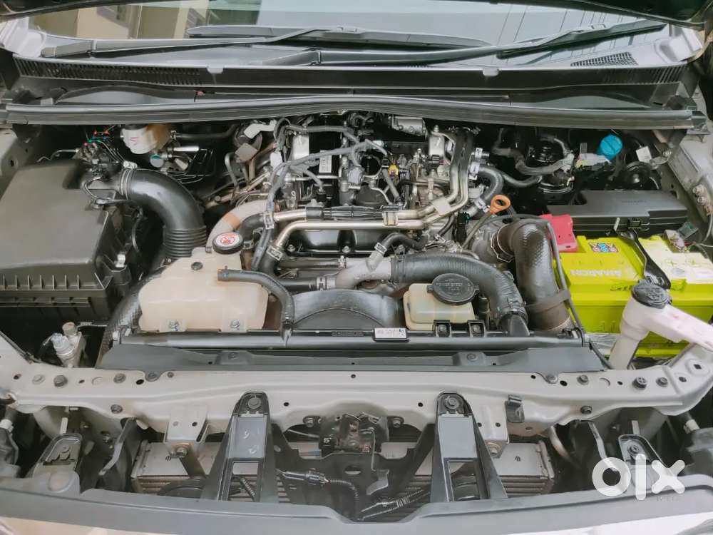 Innova Crysta Gx+plus 2022 Diesel 28000 Km ,limited  Edition Clour.