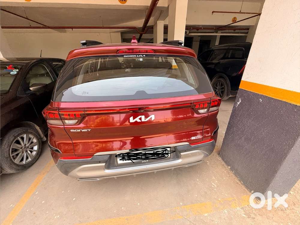 Red Kia Sonet Petrol Manual 2022 Variant Under Company Warranty
