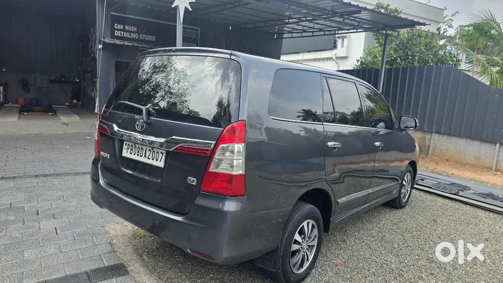 Toyota Innova 2015 Diesel 153000 Km Driven