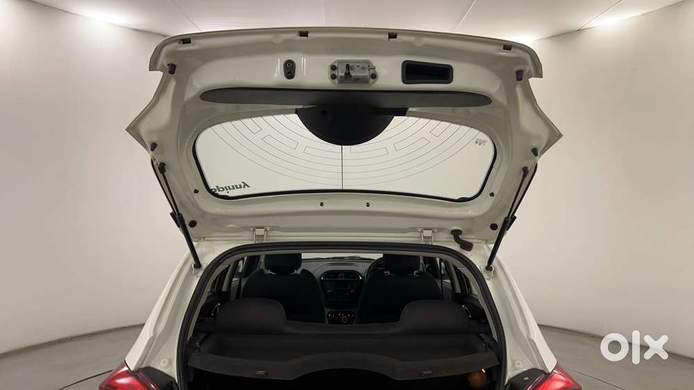 Tata Tiago Xza, 2017, Petrol