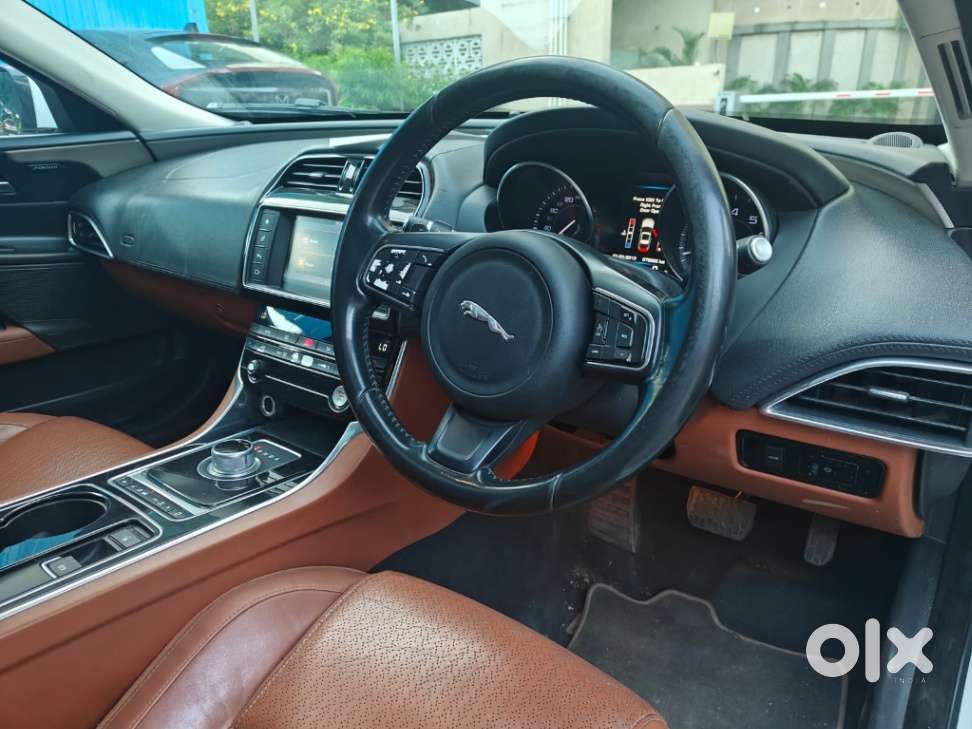 Jaguar Xe Portfolio, 2016, Petrol
