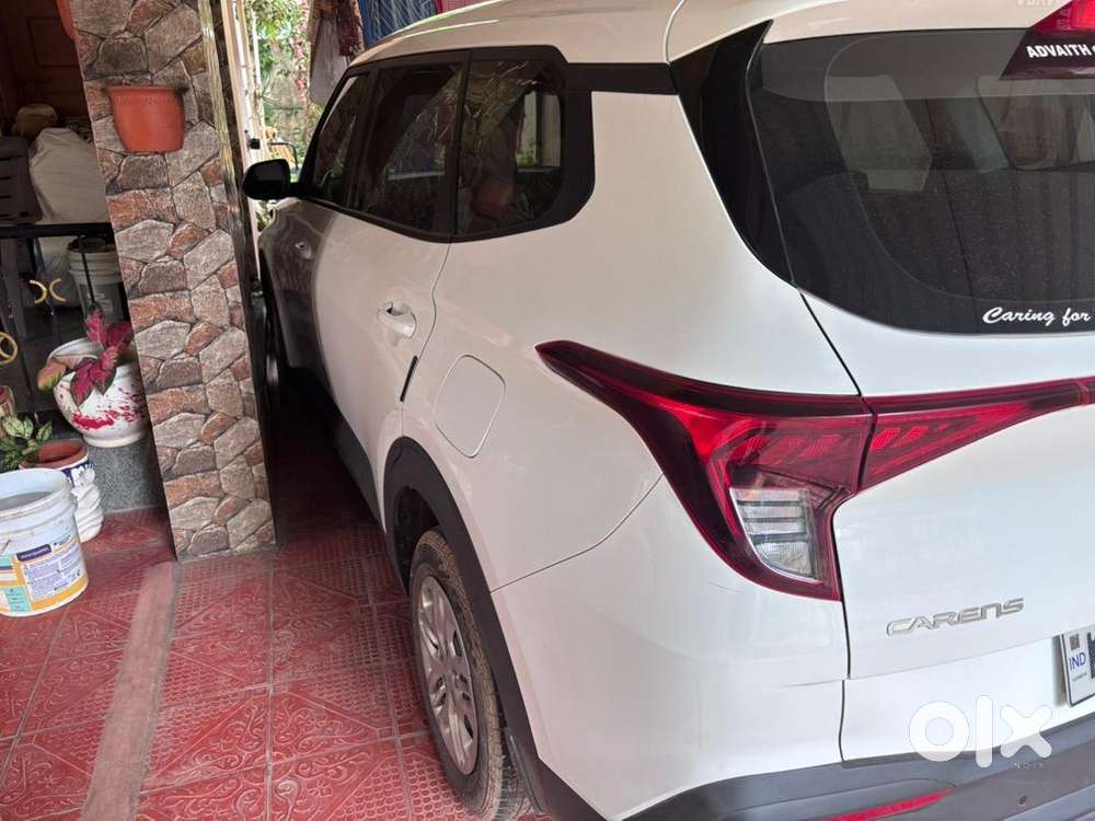 Kia Carens Petrol 2024 Premium Optional, 3 Years Under Company Warrant