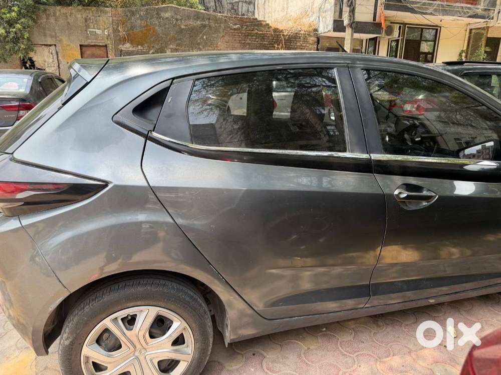 Tata Altroz 2023 Petrol 51876 Km Driven
