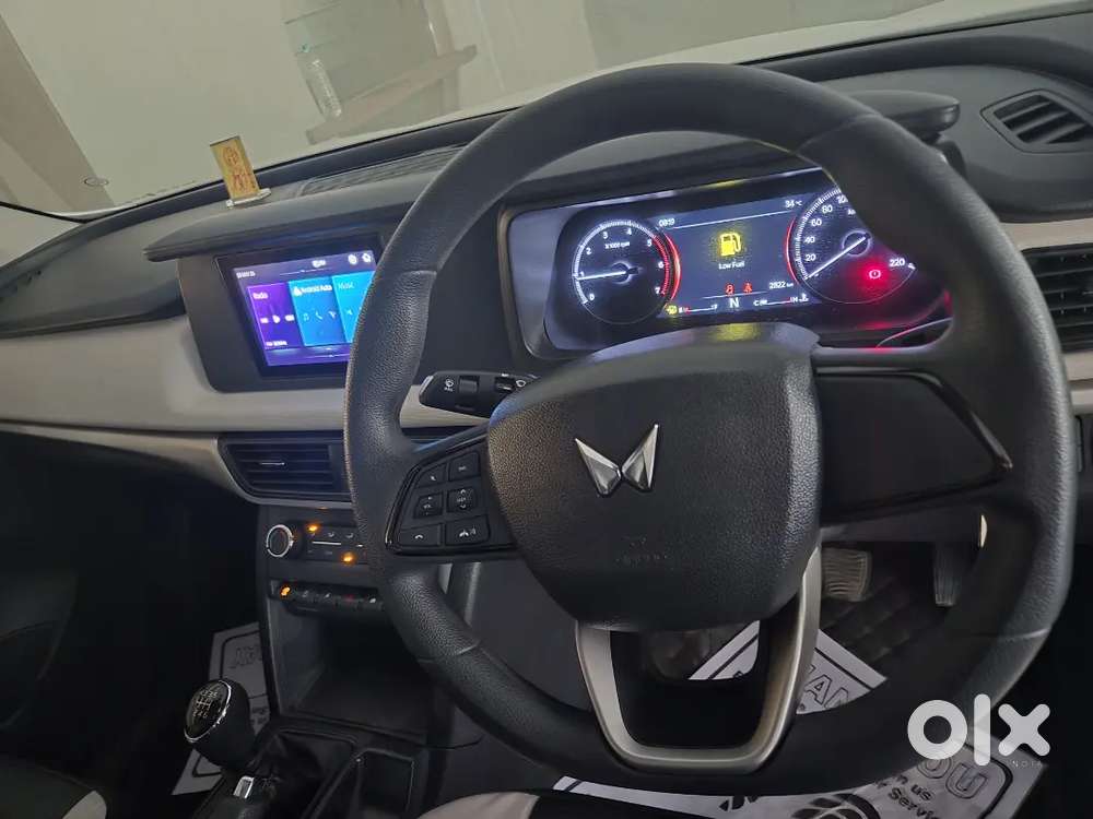 Reg 2025 Only 2,500 Kms Mahindra Xuv700mx Base M Diesel 7 Seater