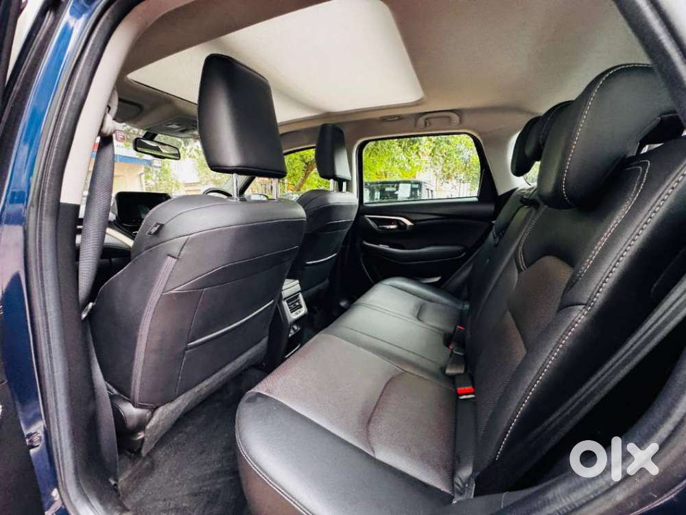 Maruti Suzuki Grand Vitara 1.5 Alpha Plus Intelligent Hybrid Ecvt, 2..