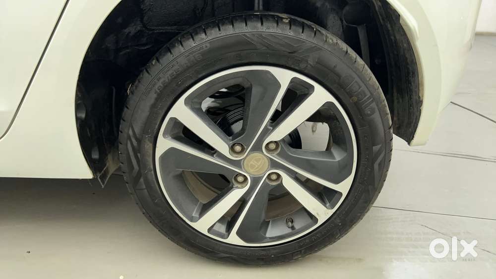 Tata Altroz Xz, 2020, Petrol