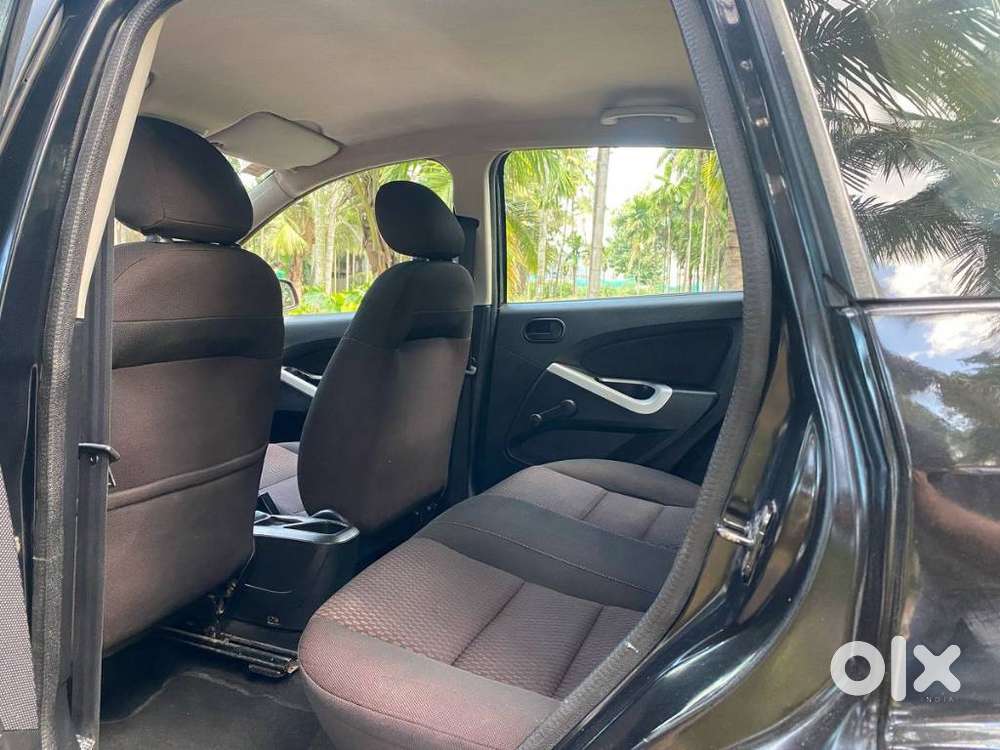 Ford Figo 1.2p Titanium Mt, 2010, Petrol