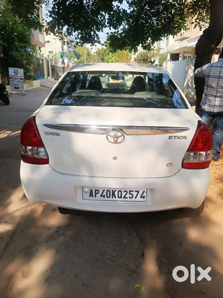 Toyota Etios [2010-2012] Petrol