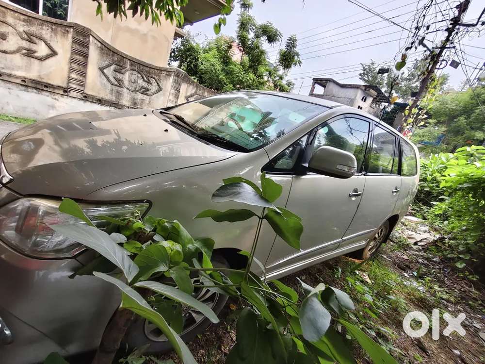 Toyota Innova 2.5 Crysta 2014