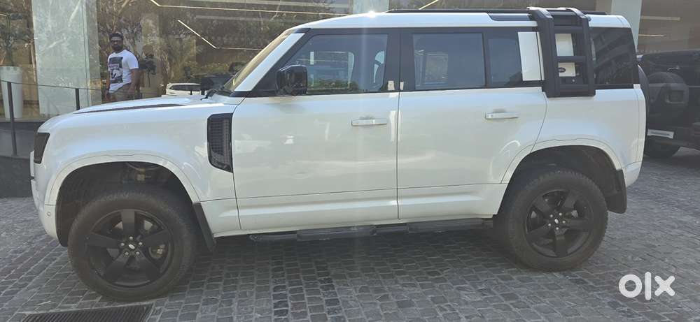 Land Rover Defender 2024 Petrol Well Maintained