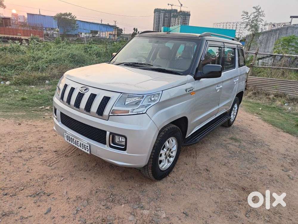 Mahindra Tuv 300 T8, 2018, Petrol