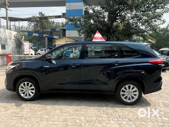 Toyota Innova Hycross 2.0 Vx Hybrid 7 Str, 2023, Petrol