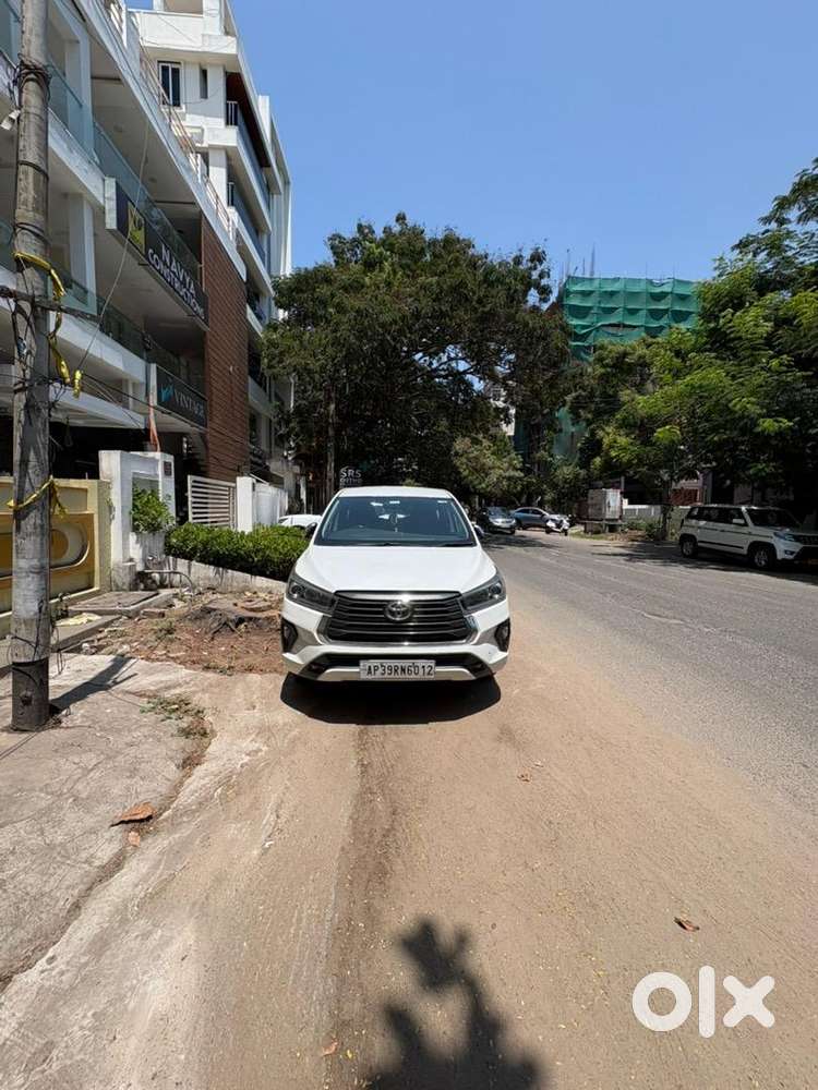Toyota Innova Crysta 2022 Petrol 125000 Km Driven