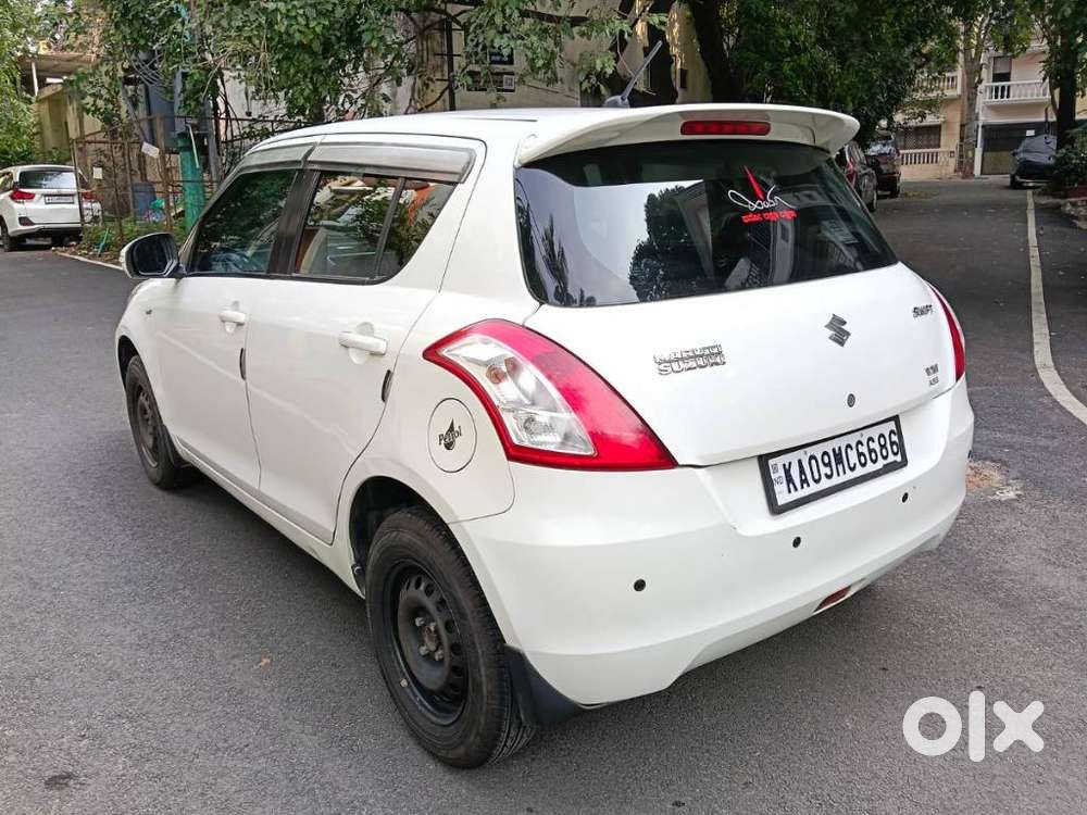 Maruti Suzuki Swift Vxi + Manual, 2017, Petrol