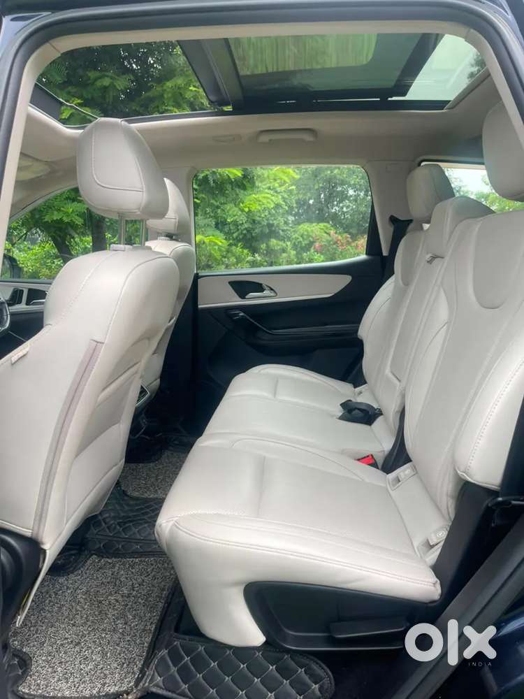 Mahindra Xuv700 2.0 Ax 7 Petrol At Str, 2023, Petrol