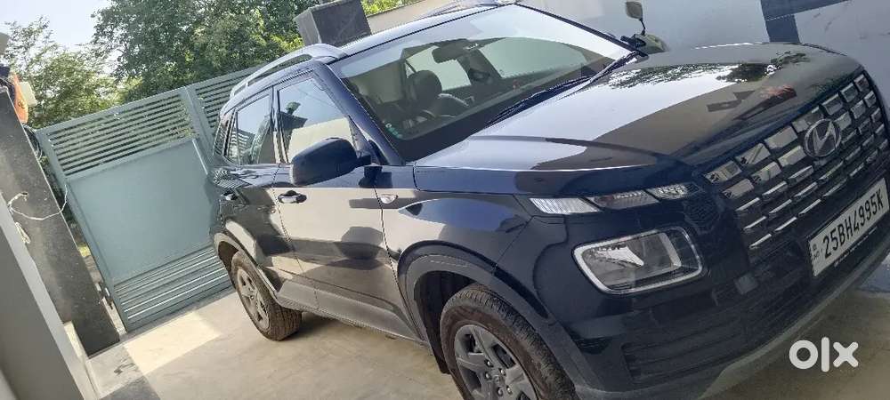 Hyundai Venue2025 Petrol 13000 Km Driven