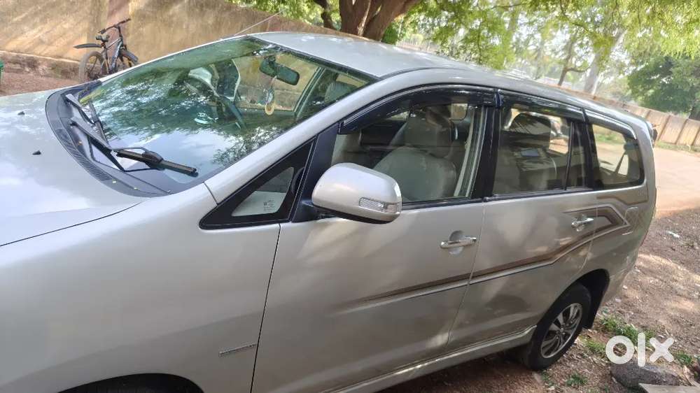 Toyota Innova 2015