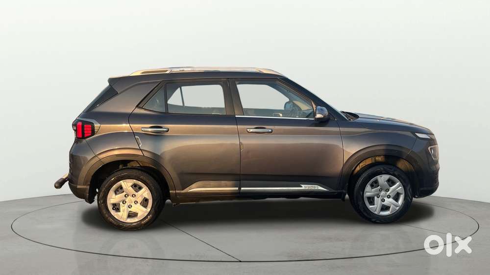 Hyundai Venue 1.2 S (o), 2022, Petrol