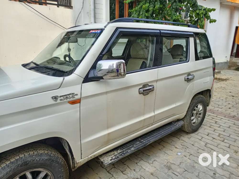 Mahindra Tuv 300 2015 Dual Tone