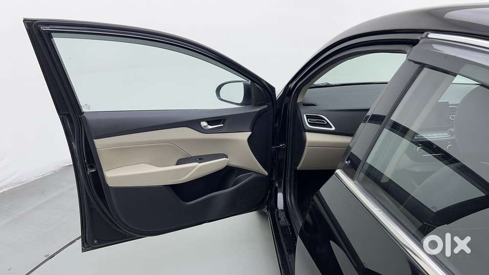 Hyundai Verna 1.5 Sx Ivt, 2022, Petrol