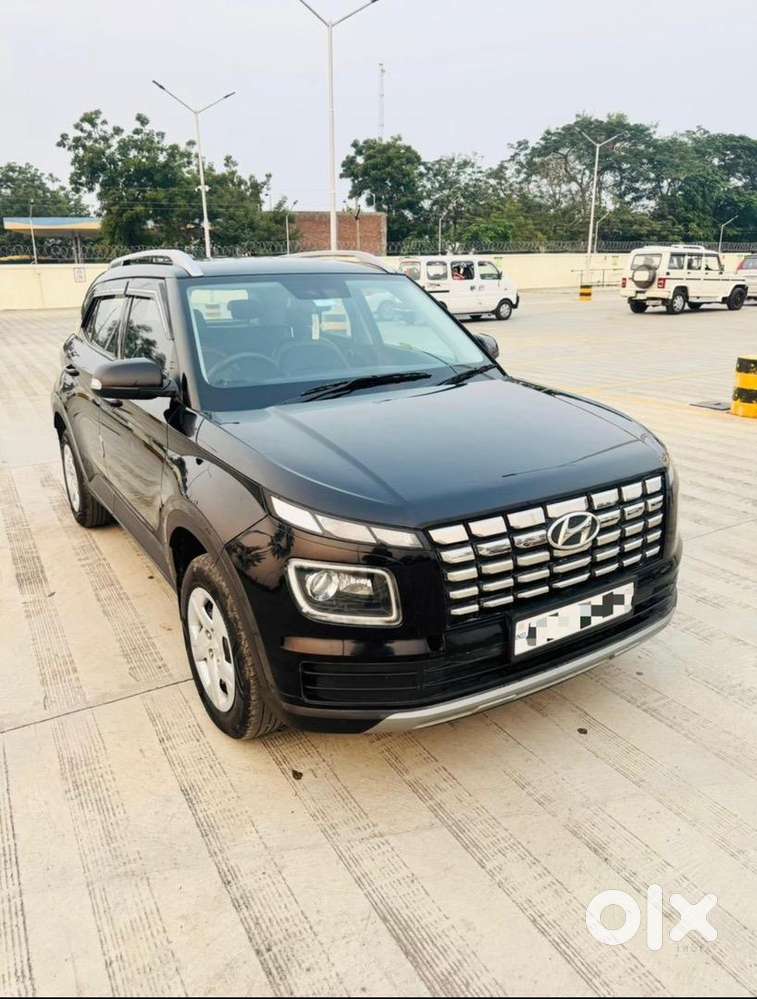 Hyundai Venue Sx Petrol Sunroof 1st Owner