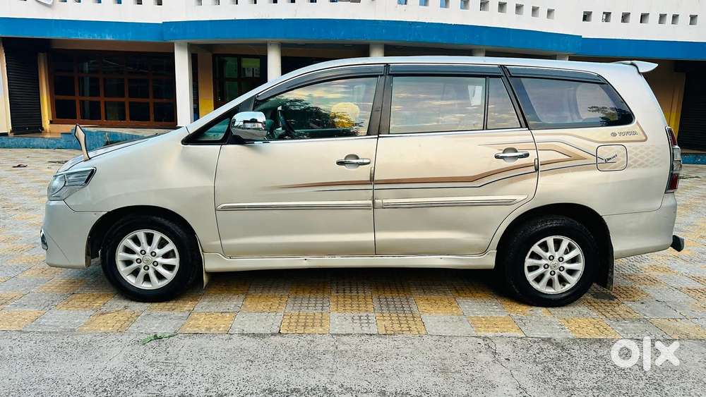 Toyota Innova 2004-2011 2.5 V Diesel 8-seater, 2012, Diesel