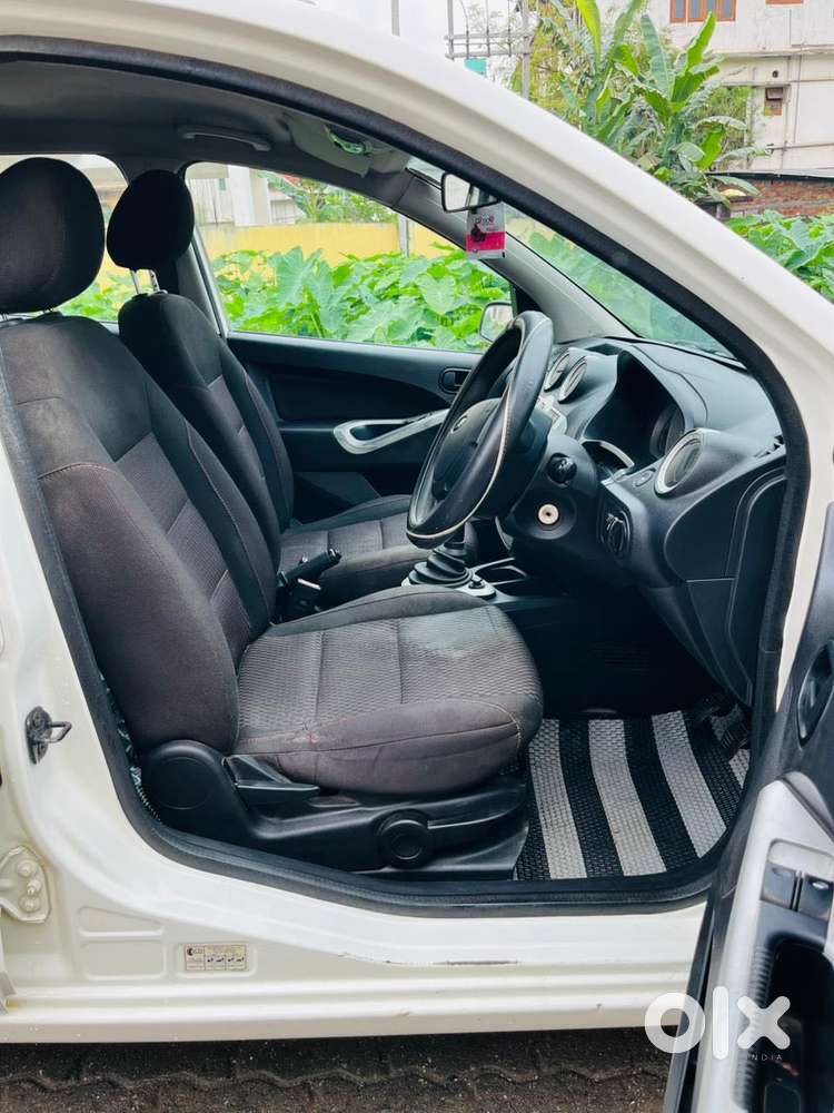 Ford Figo 2010-2012 Petrol Titanium, 2010, Petrol