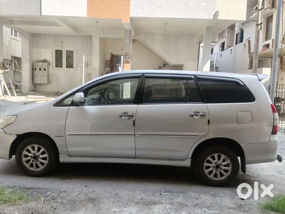 Toyota Innova 2.5 V 2012