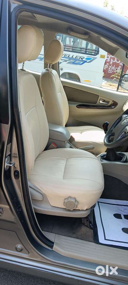 Toyota Innova 2.5 V 8 Str, 2014, Diesel