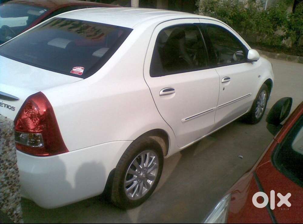 Toyota Etios V Petrol 2011