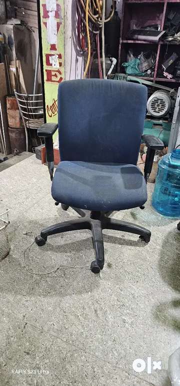 Rolling chair deals in olx