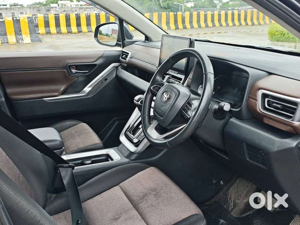 Toyota Innova Hycross 2.0 Vx Hybrid 7 Str, 2025, Cng & Hybrids